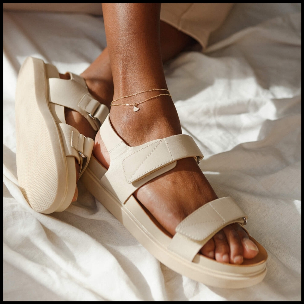 Vagabond Cream Platform Velcro Sandals